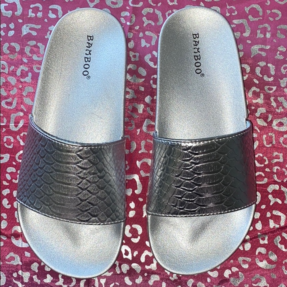 Silver slides very cute 🥰